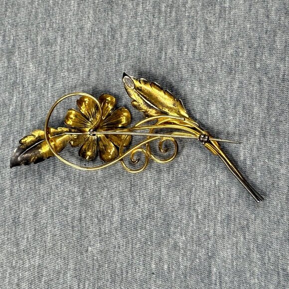 Vintage Gold-Tone Flower Brooch Purple Rhinestone Center & Detailed Leaf Design - Picture 3 of 16